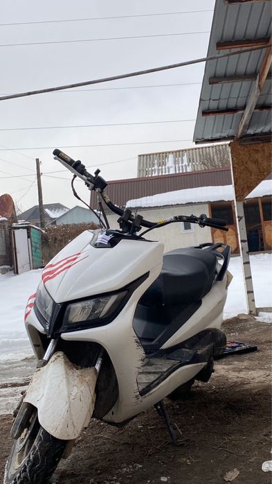 Мопед M8 белого цвета