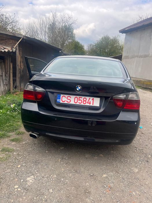 Vând bmw e90 an 2005... Motor 2000 diesel km 322000 mii.