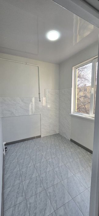 Продам чиланзар 2.  Двух комнатная.  Торец