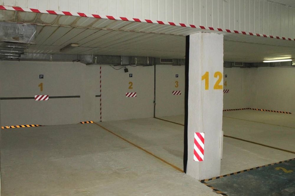 Отдавам под наем 2 подземни паркоместа, гр.Варна ул. Хан Аспарух, №8