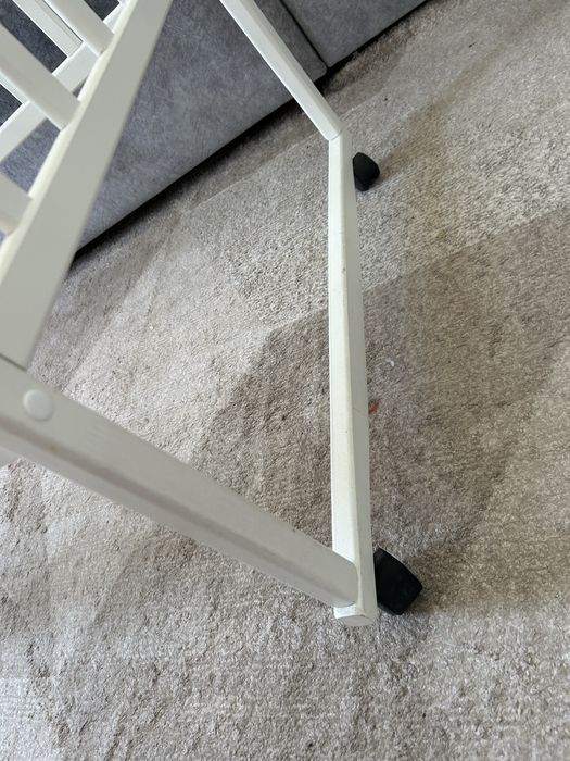 детская кроватка.