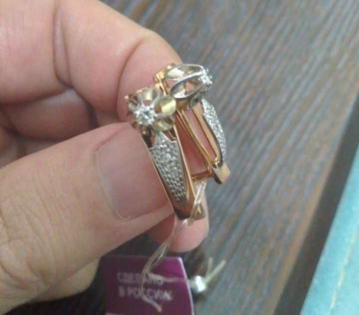 Продам бриллиантовые серьги 0.66 карат