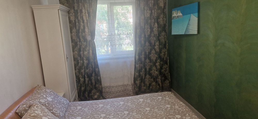 Apartament cu 3 camere de închiriat