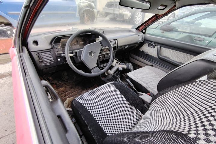 Hayon / Haion cu luneta Mazda 323 1985