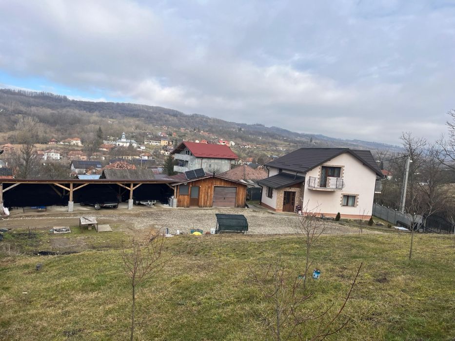 Casa de vanzare cu teren