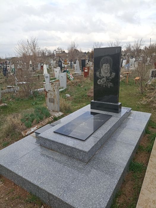 Памятники на века.