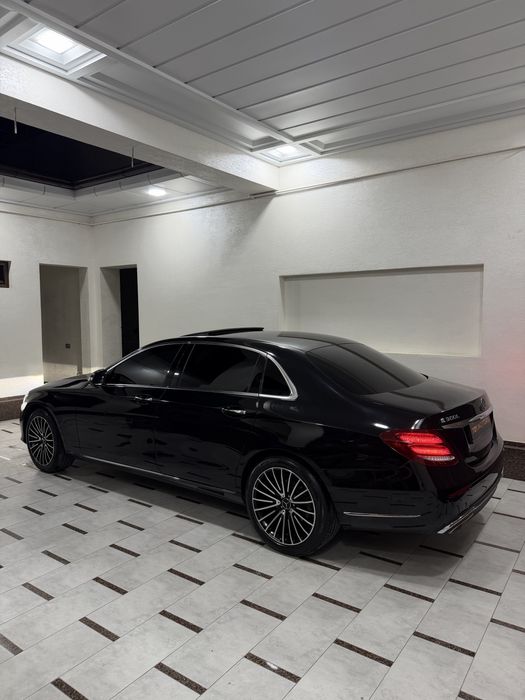 Mercedes Benz W213 E300L Long .