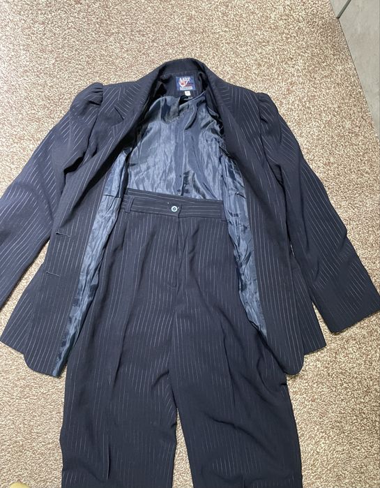 Костюм  женский брючный  размер 56( киргизия)