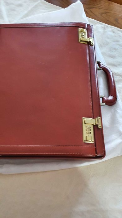 Vind diplomat piele maro roscat, dama