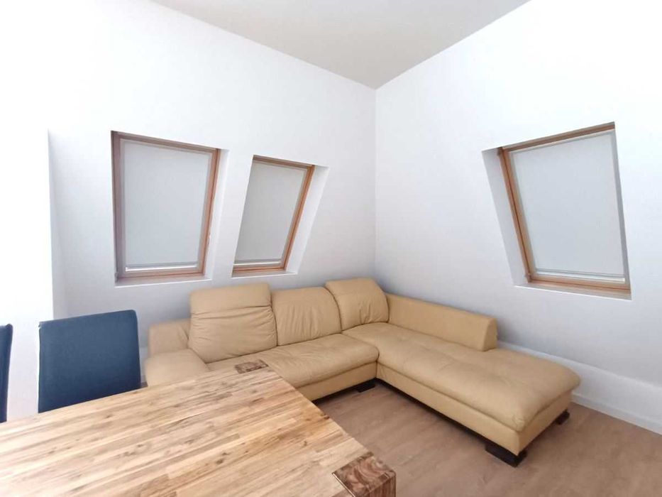 Тристаен апартамент до стадион "Ивайло"