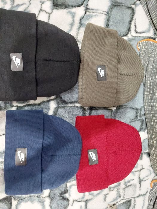 Caciula NIKE diverse culori