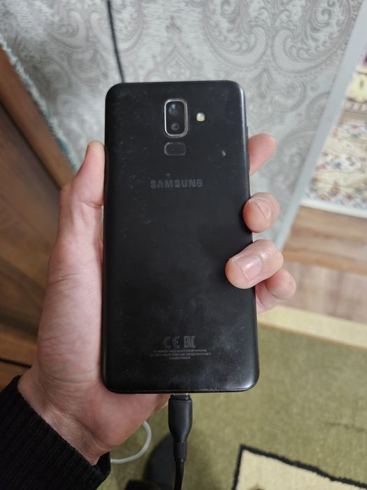 Самсунг J8 32g все работает