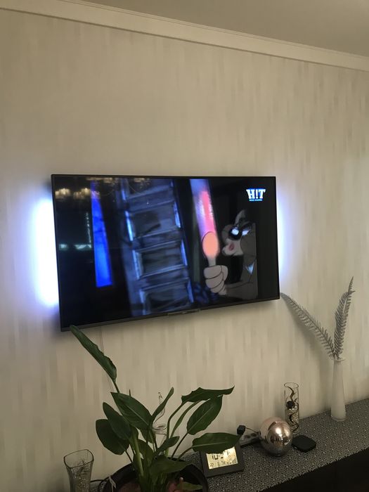 Tv Philips  diagonala 155 cm cu Ambient Light