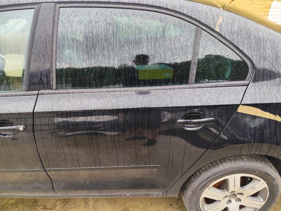 Ușa stânga față stânga spate ușa dreapta față dreapta spate Skoda rapid cod culoare LF9R