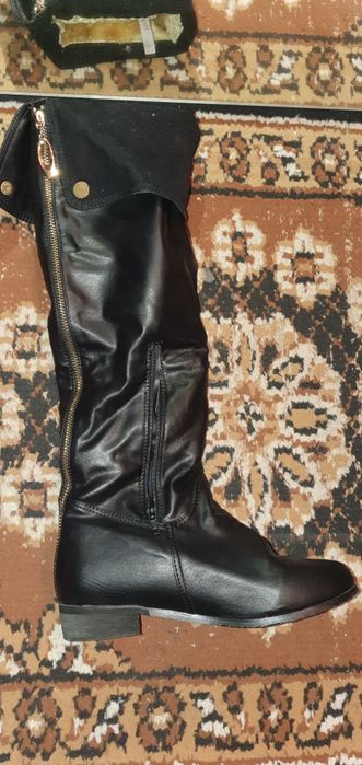 Cizme lungi peste genunchi