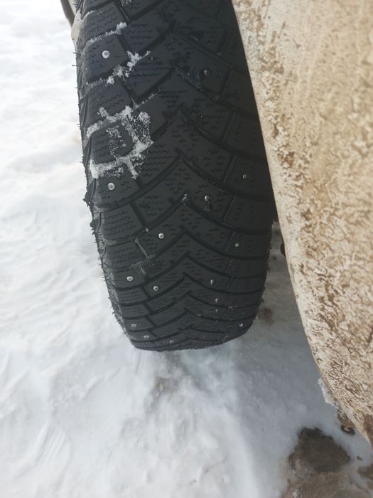 Продам литые диски с шипованной резиной