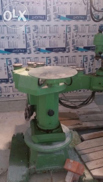 Машина за обработка на стъкла с правилна и неправилна форма