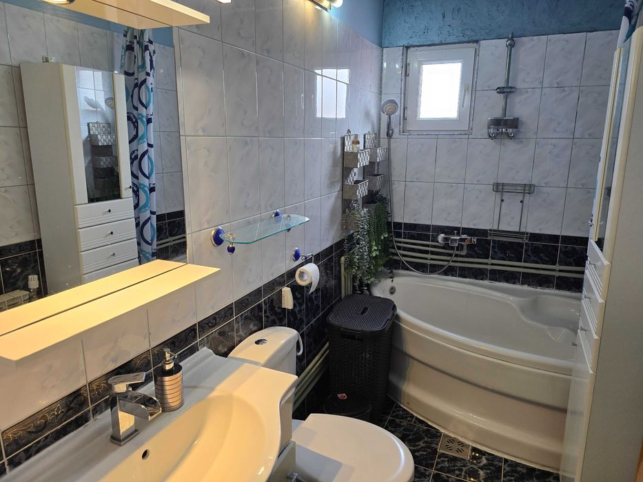 Apartament 4 camere decomandat