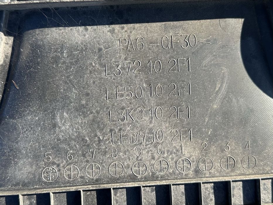 Капак/Кора за двигател Мазда 3 2.0i бензин