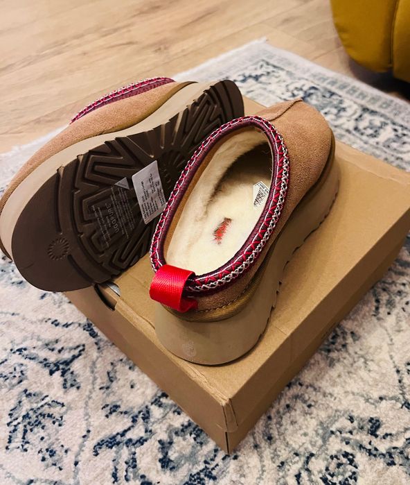 UGG, Saboti din piele intoarsa cu model uni Tazz, Visiniu, Caramel, Be