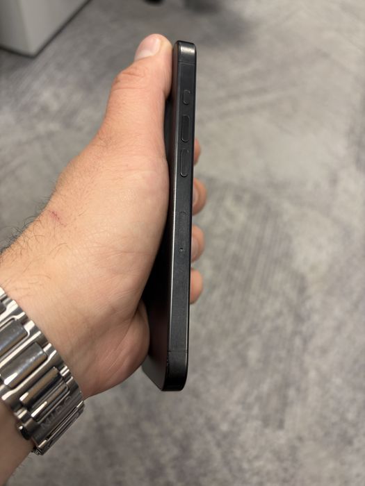 Iphone 15 pro liber de retea