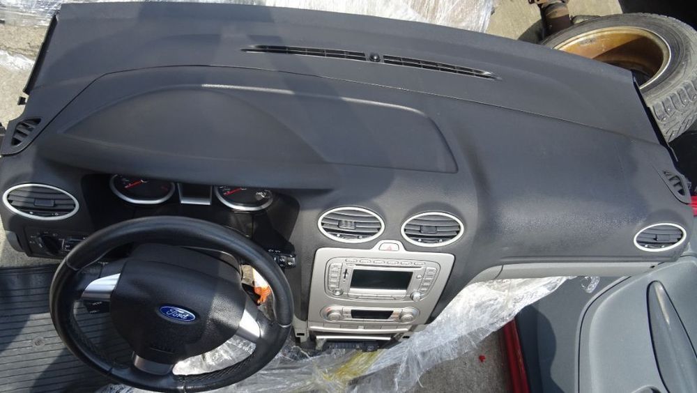 Plansa de bord Ford Focus 2 din 2010 facelift cu airbag volan si pasager volan pe stanga