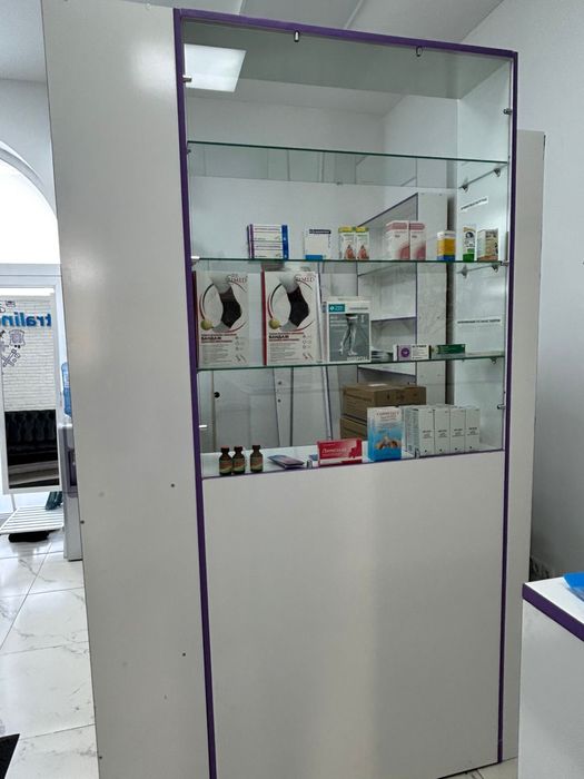 Продам мебель под аптеку, ветрины