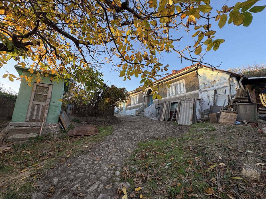 Casă bătrânească + teren 1004 mp în Breaza, Buzău