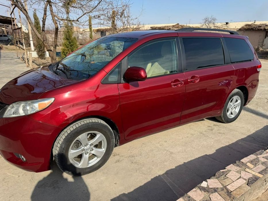 Toyota sienna sotiladi