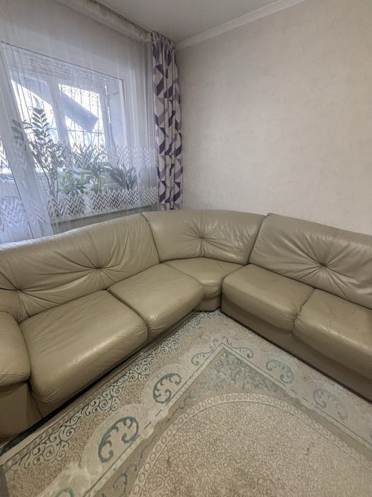 Продам кожаный диван