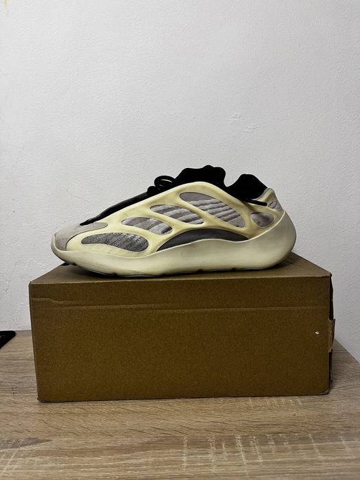 Adidas yeezy 700 v3