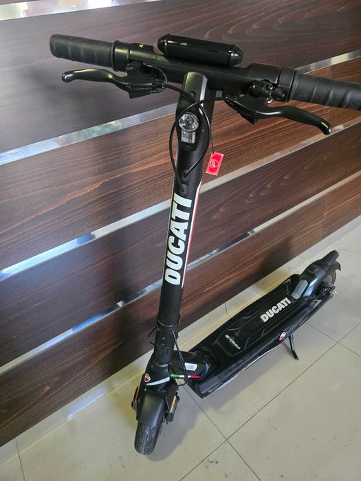Електрически скутер тротинетка Ducati