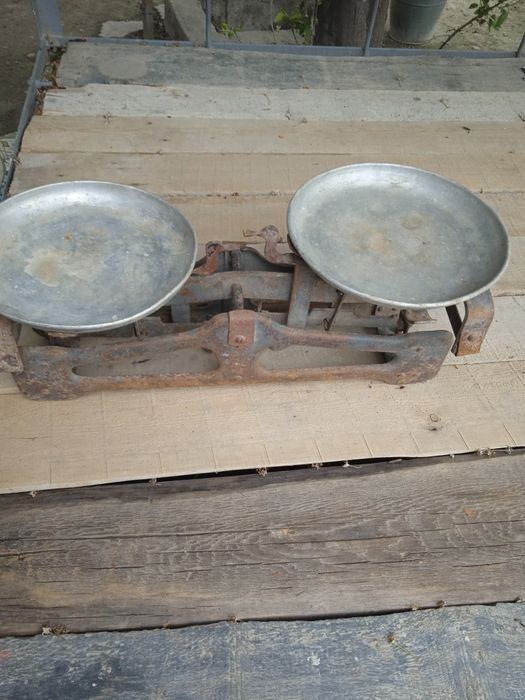 Продаётся весы антиквариат без камней цена 400000сум