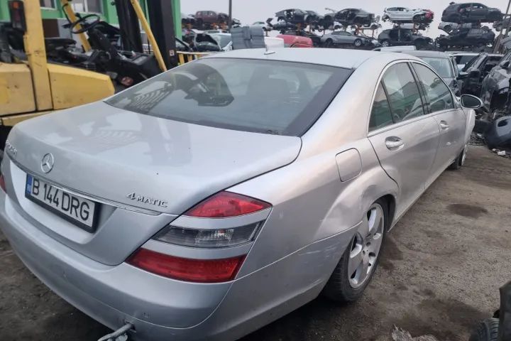 bara spate armatura far stanga bloc de lumini  haion portbagaj mocheta  Mercedes s class w221 long 4x4  motor 3.0cdi DEZMEMBREZ