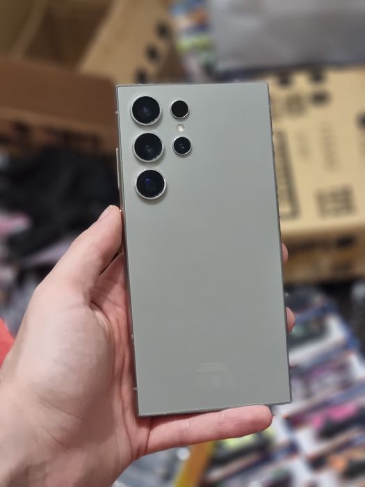 Samsung Galaxy S24 Ultra 512GB Titanium Grey в добро състояние