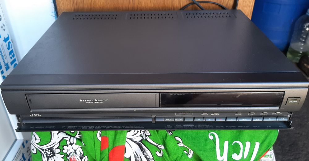 Vând videorecorder jvc în stare bună made în Japan