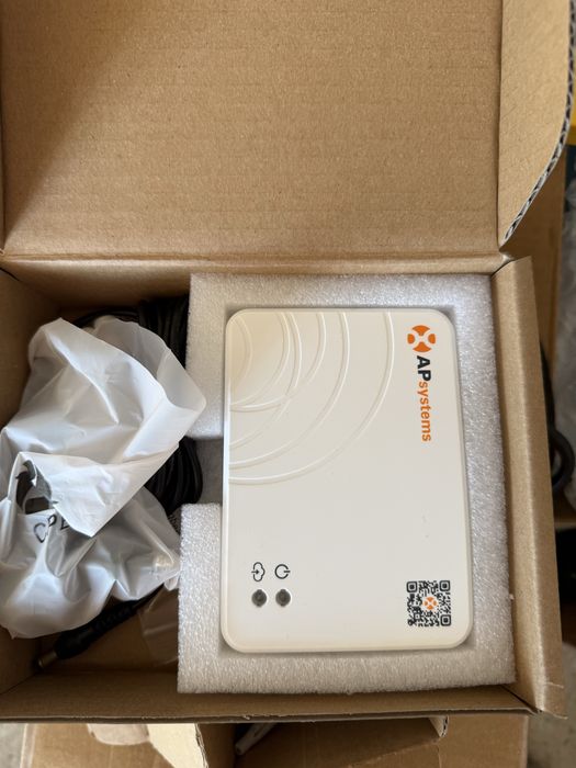 Vand microinvertoare apsystem 2 bucati si 1 hoqmiles stare noua