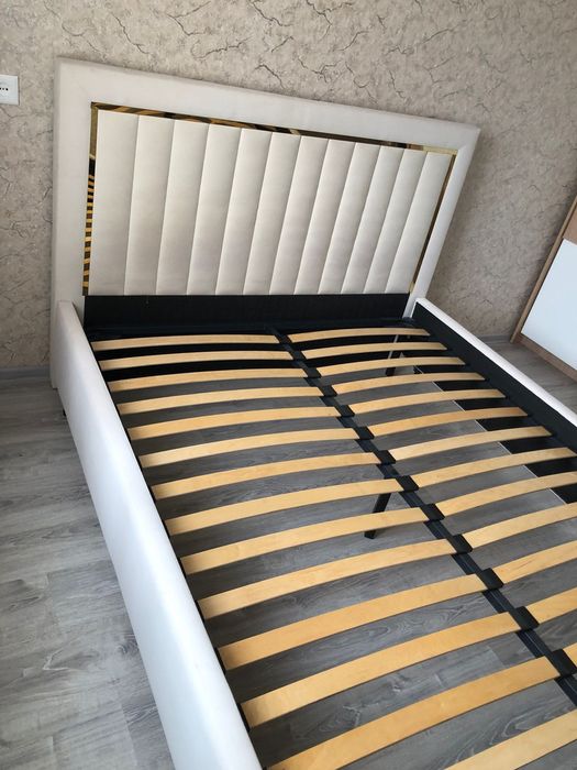 Продам спальный гарнитур