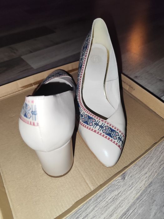 Pantofi piele noi mar. 40