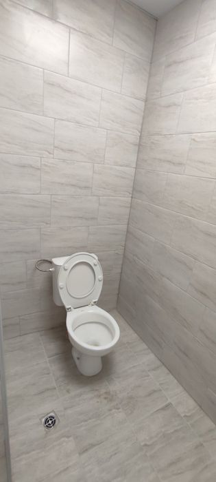 Склад с рампа под наем-след ремонт, с офис.