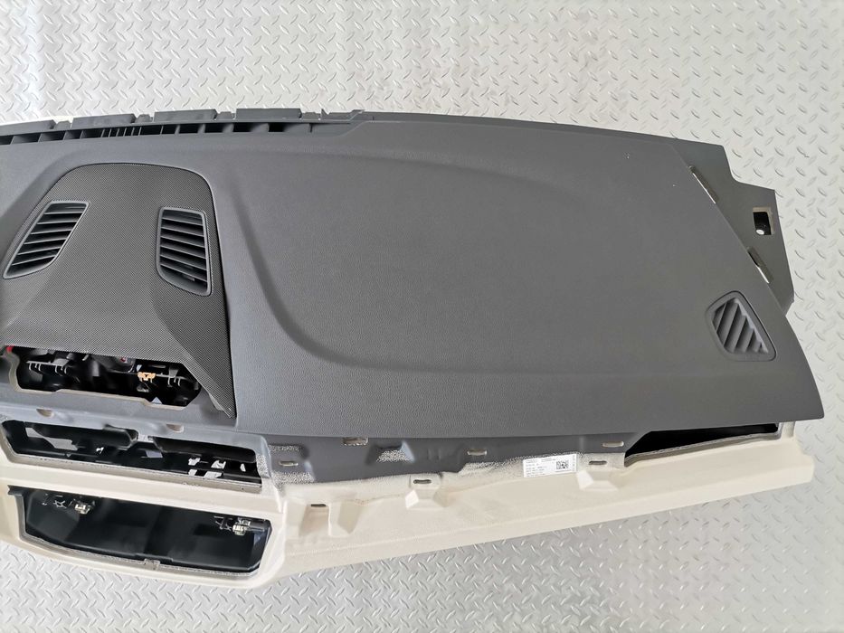 Ново Табло BMW 5 G30 G31 Lci HUD Слонова кост гума