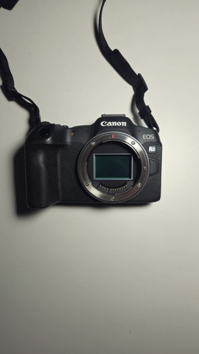 Canon R8 + obiectiv RF 50mm