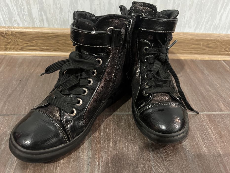 Продам ботинки детские