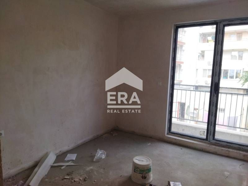 Продава се Тристаен апартамент в Варна, Център - 84 кв.м за 2453 €/кв.м - Снимка #4