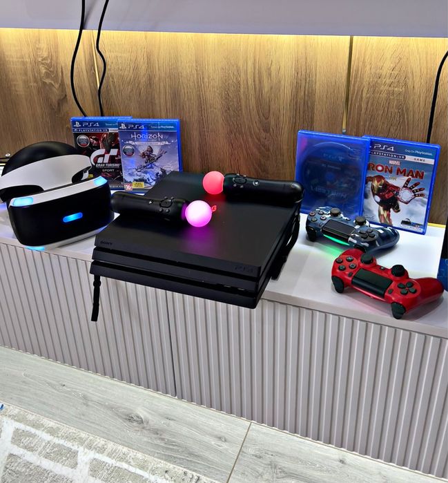 PlayStation 4 PRO 1000GB+VR+4 диска/2 MOVE/2 Геймпад