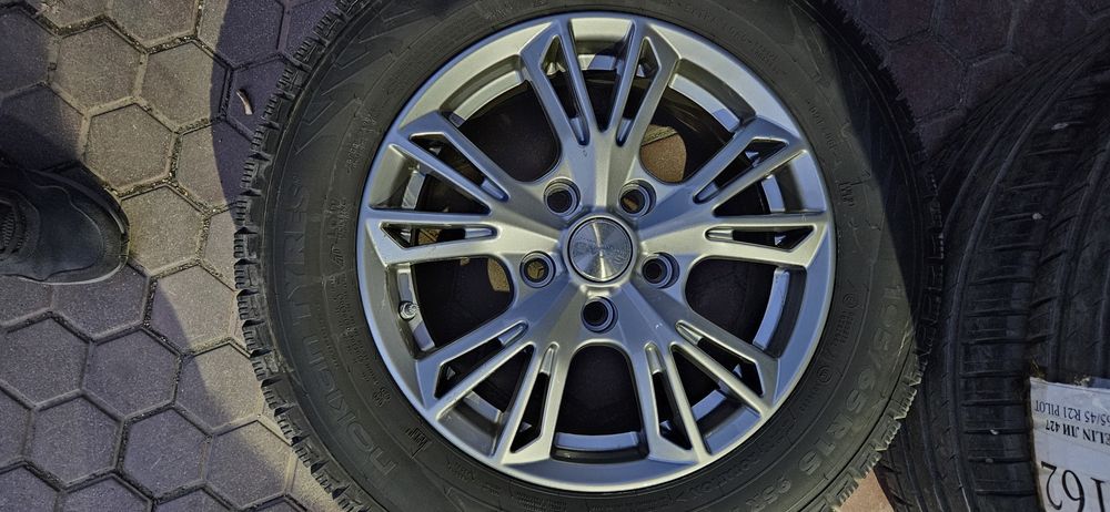 Продам зимние шины с дисками