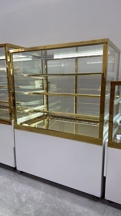 Кондитерская витрина