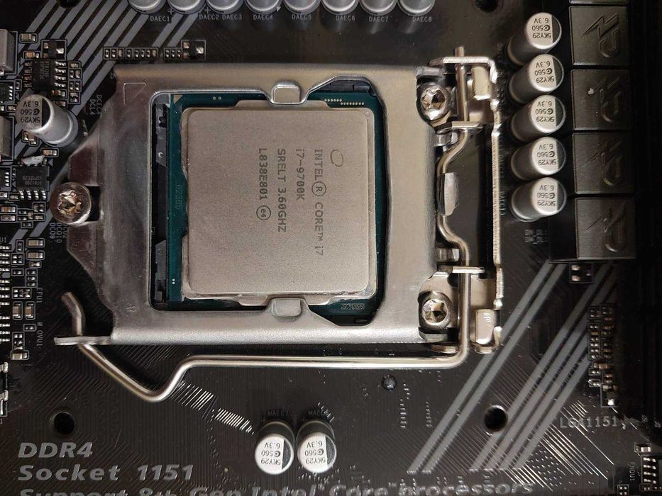 Intel Core i7 9700K + Gigabyte Z390 Gaming X