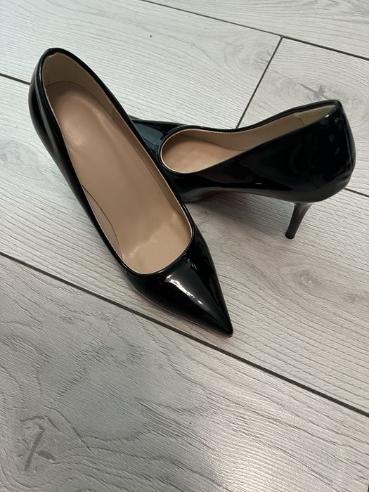 Продам женские туфли