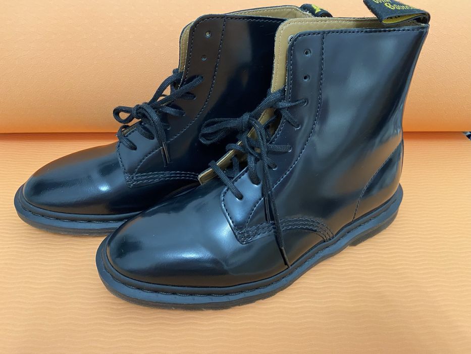 Dr. Martens Winchester II